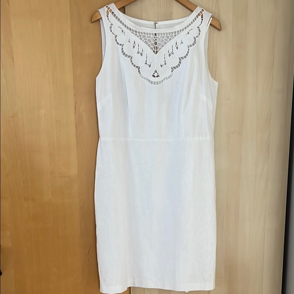 Elegant White Sleeveless Dress